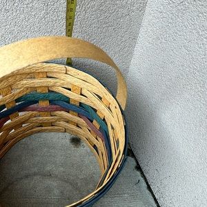 Plastic outdoor/indoor 24”x27” rd Amish basket